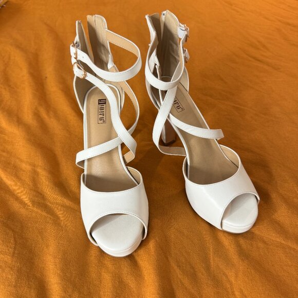 White Formal Heels size 9.5 - Picture 2 of 5